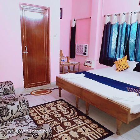 Hotel Gunjan Puri Buitenkant foto