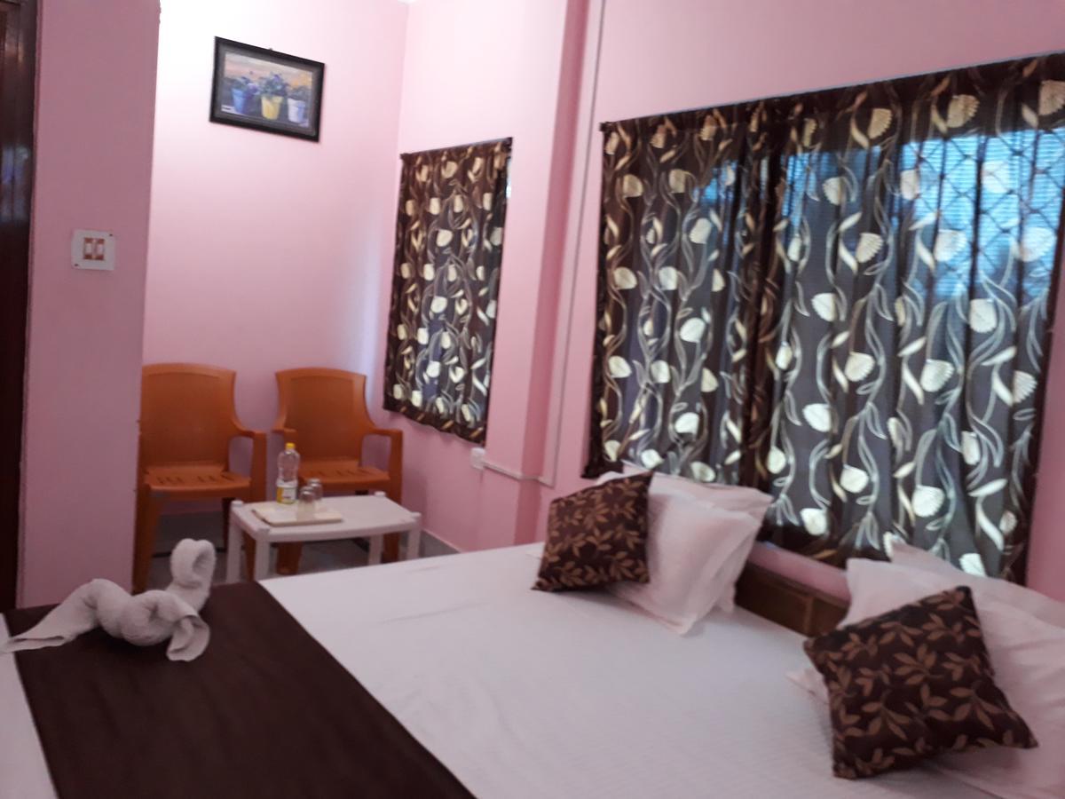 Hotel Gunjan Puri Buitenkant foto