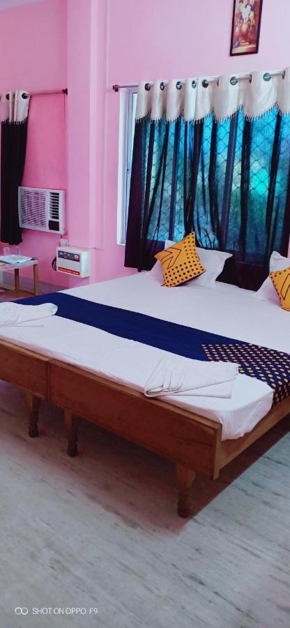 Hotel Gunjan Puri Buitenkant foto