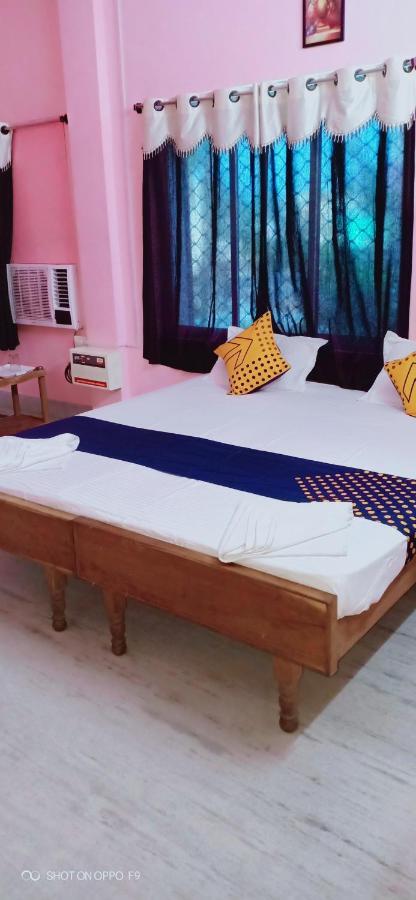 Hotel Gunjan Puri Buitenkant foto
