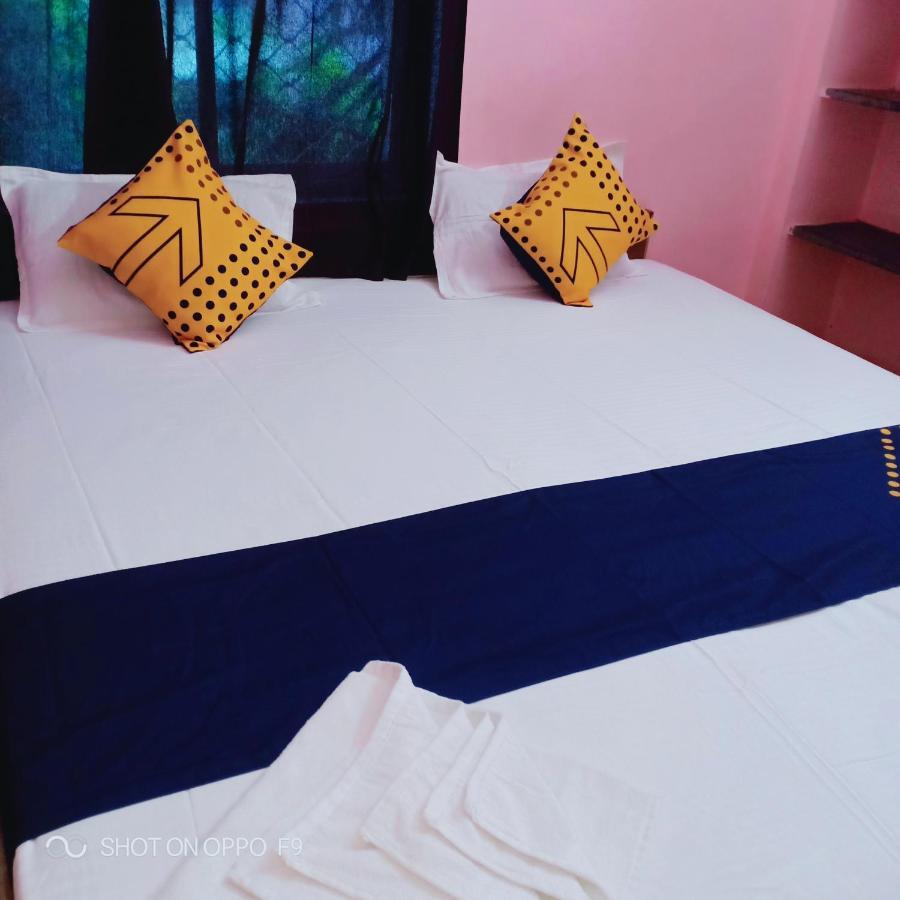Hotel Gunjan Puri Buitenkant foto