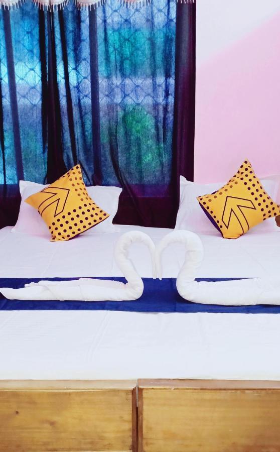 Hotel Gunjan Puri Buitenkant foto