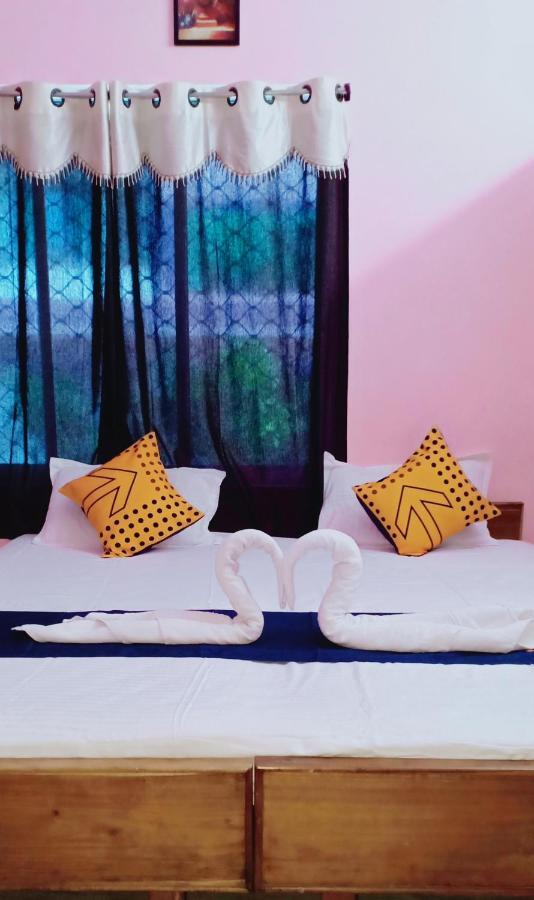 Hotel Gunjan Puri Buitenkant foto