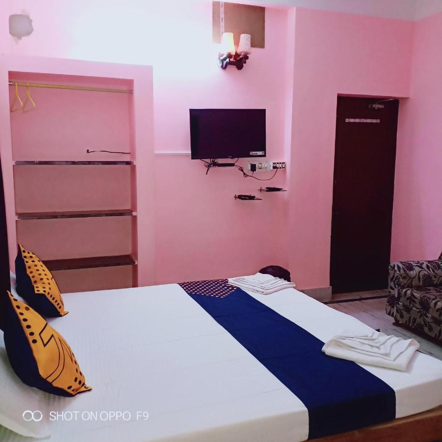 Hotel Gunjan Puri Buitenkant foto