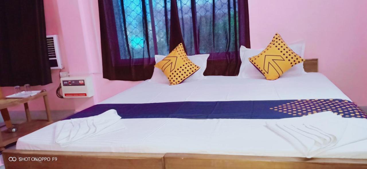 Hotel Gunjan Puri Buitenkant foto