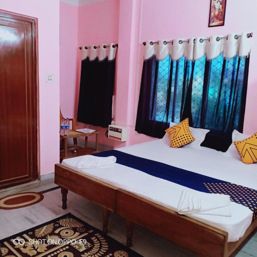 Hotel Gunjan Puri Buitenkant foto