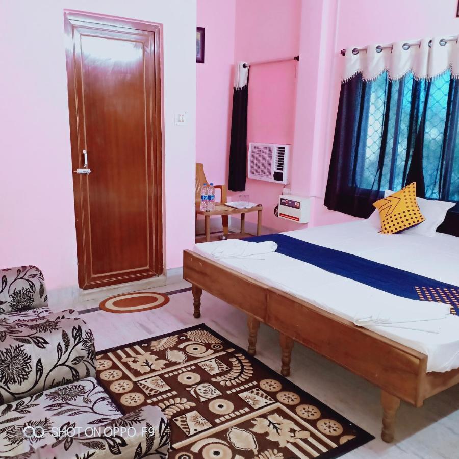 Hotel Gunjan Puri Buitenkant foto